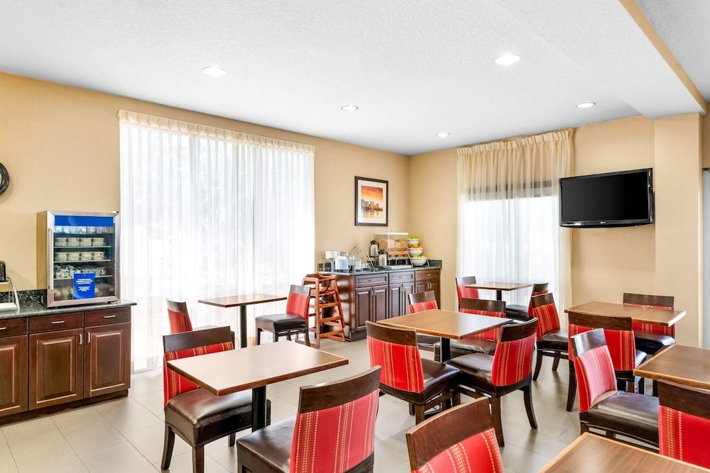 undefined Comfort Suites Orlando Airport 9