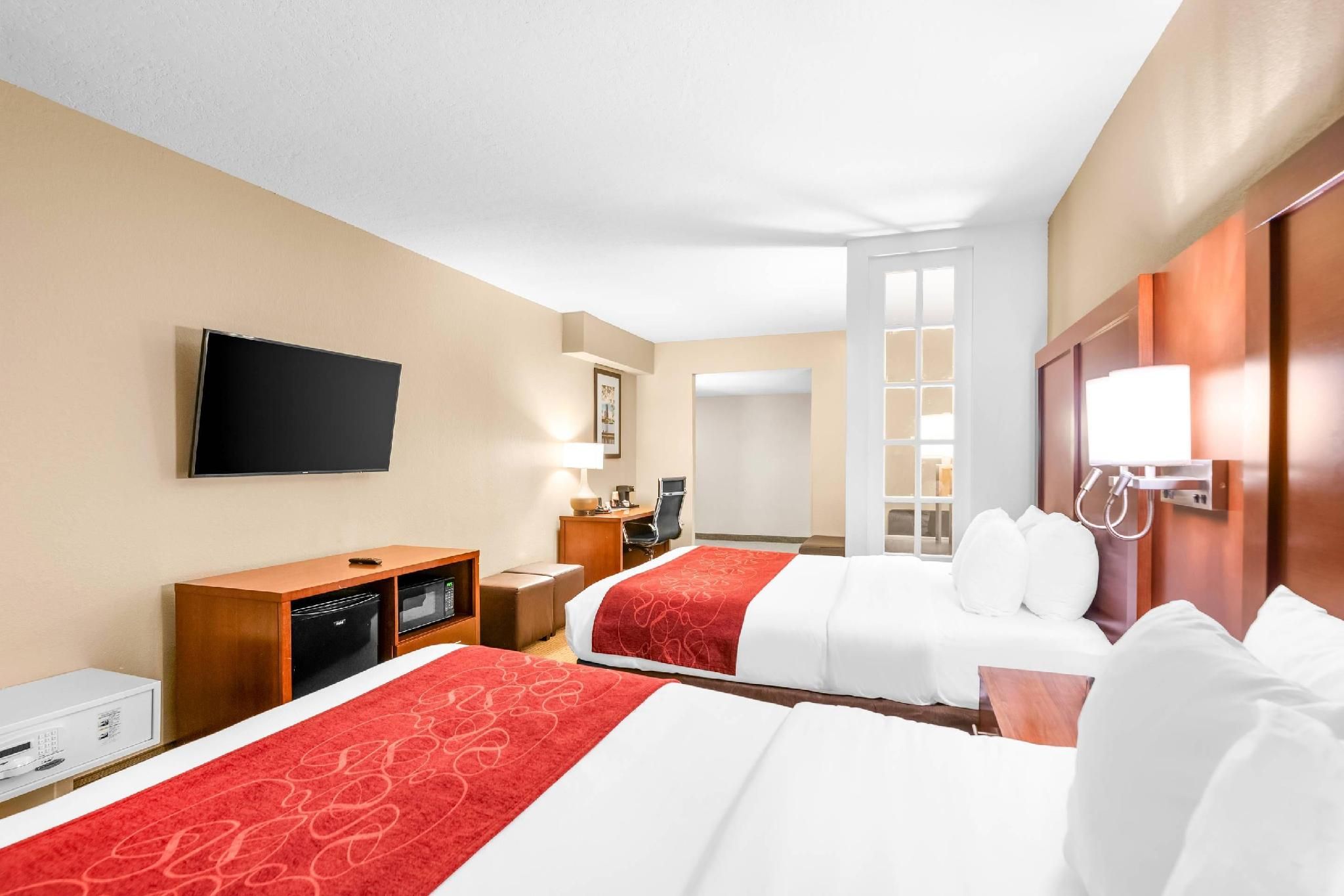 undefined Comfort Suites Orlando Airport 4