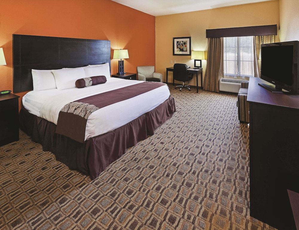 Room, 1 King Bed, Accessible, Non Smoking (Mobility, Bathtub)