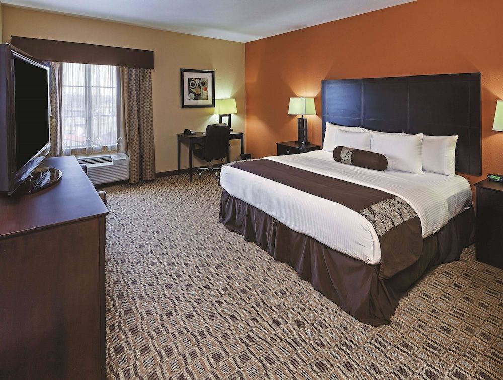 Deluxe Room, 1 King Bed, Accessible, Non Smoking (Mobility, Bathtub)