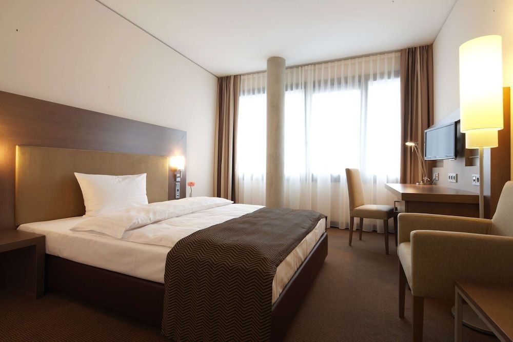 IntercityHotel Mannheim Standard Room 5