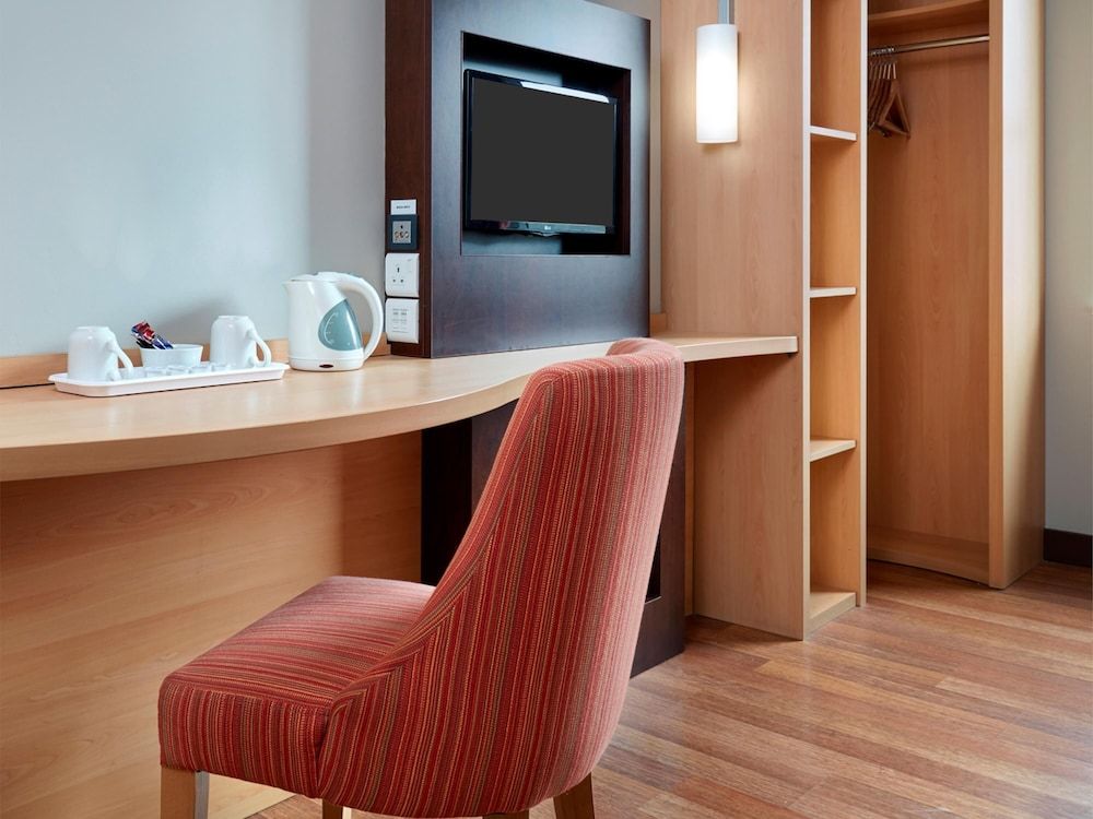 ibis Belfast Queens Quarter Twin Room, 2 Twin Beds 8