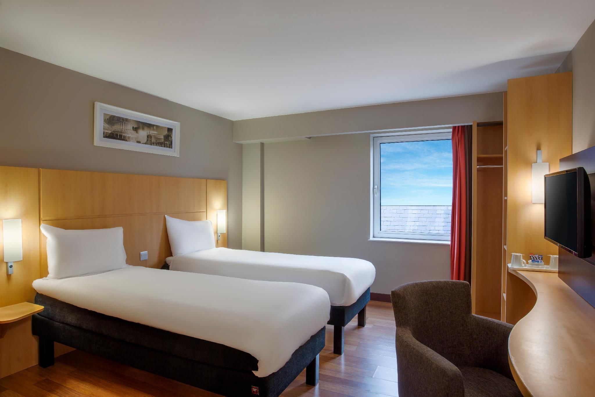 ibis Belfast Queens Quarter Twin room with 2 beds