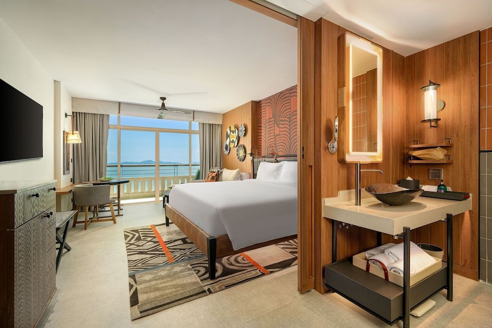 Centara Grand Mirage Beach Resort Pattaya Deluxe Room, 1 King Bed (Explorer) 3
