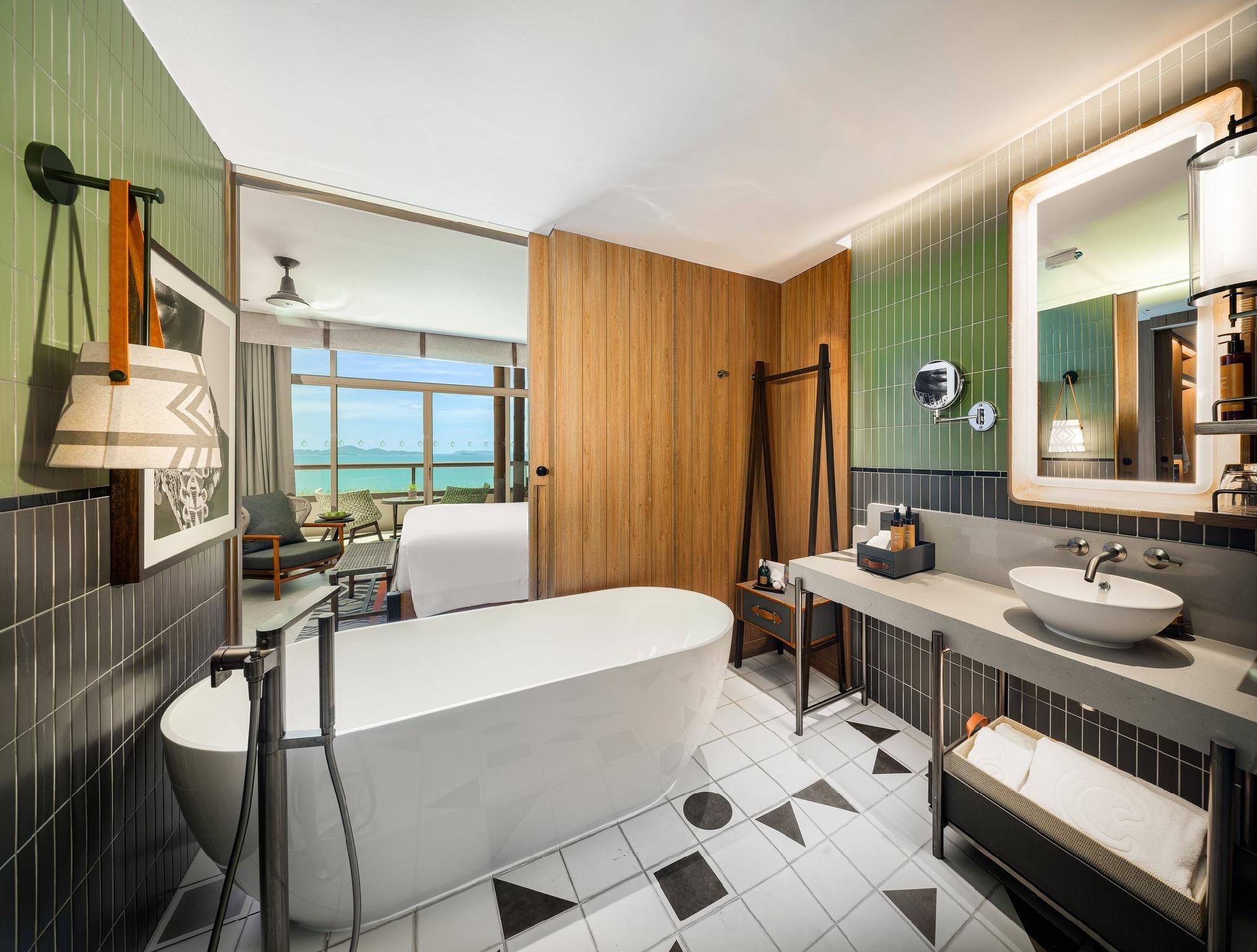 Mirage Explorer Suite King