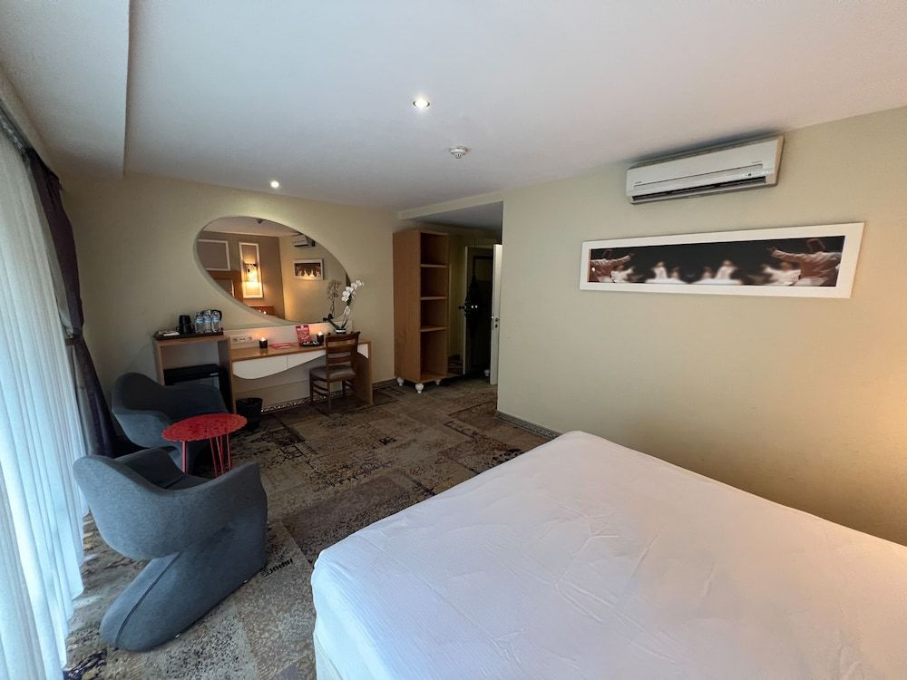 undefined All Seasons Hotel 6