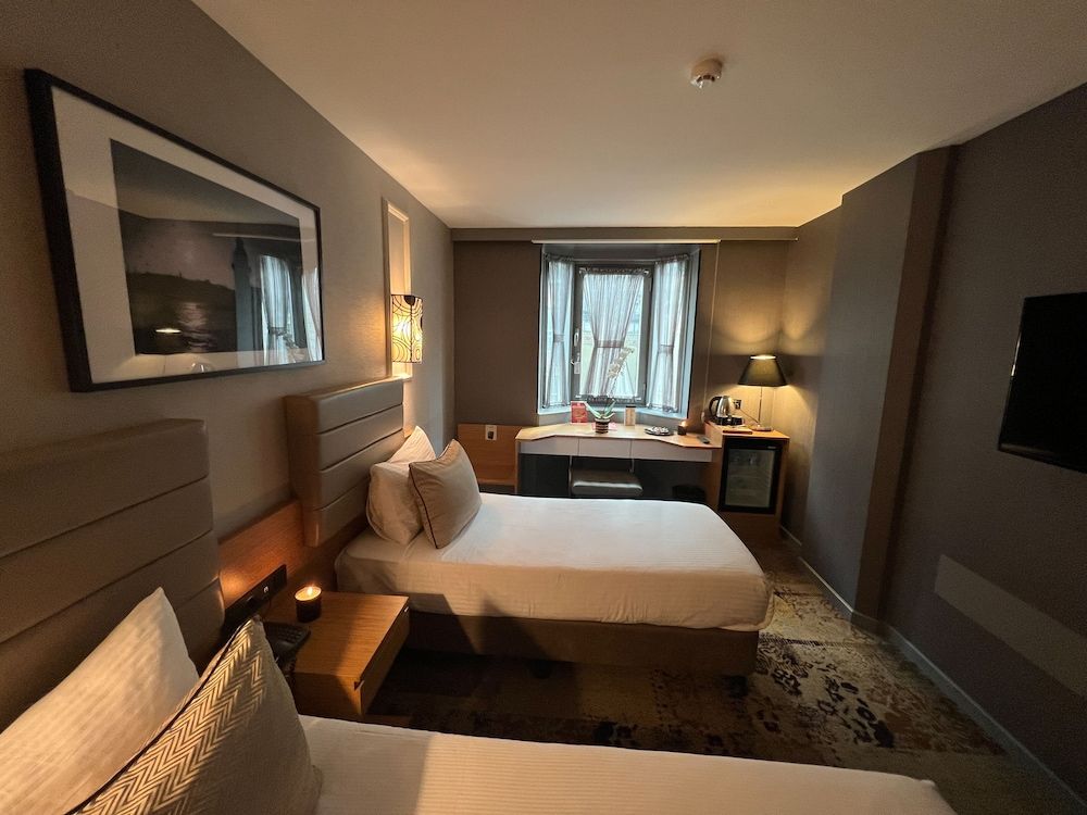 All Seasons Hotel Standard Double or Twin Room 10