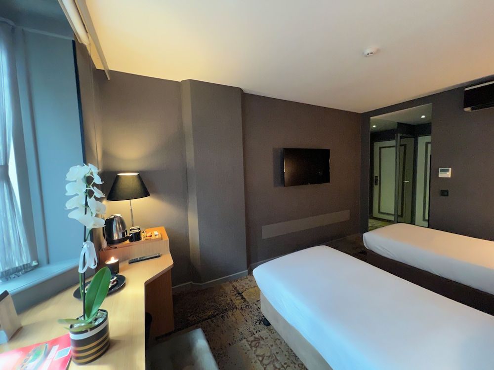 All Seasons Hotel Standard Double or Twin Room 7