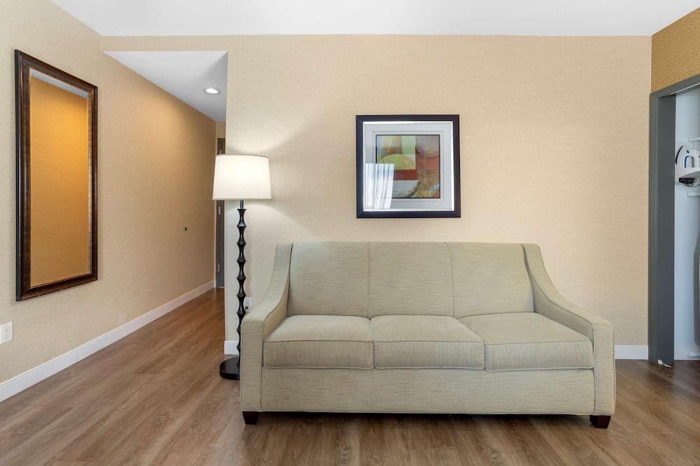 undefined Best Western Plus Plaza Hotel 8