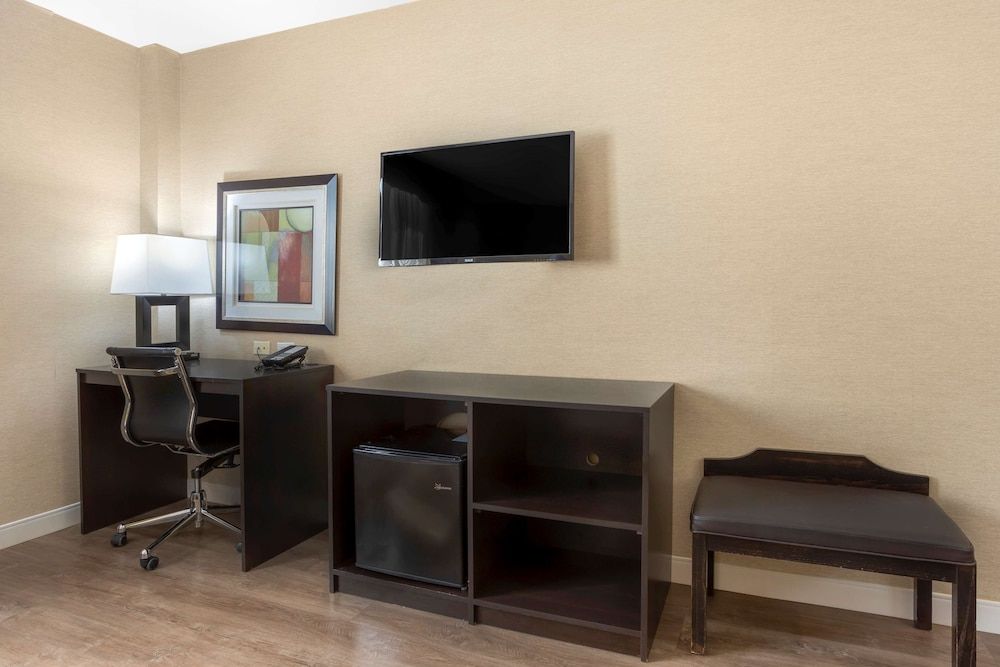 undefined Best Western Plus Plaza Hotel 9