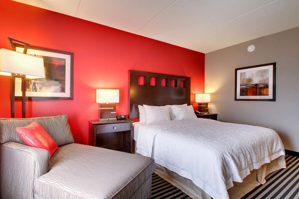 Room, 1 King Bed, Accessible (Mobility & Hearing, Roll-In Shower)