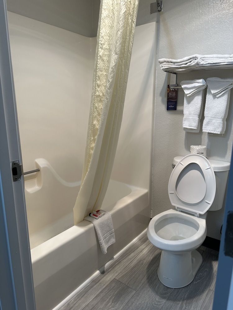 undefined Baymont by Wyndham Omaha SW 10