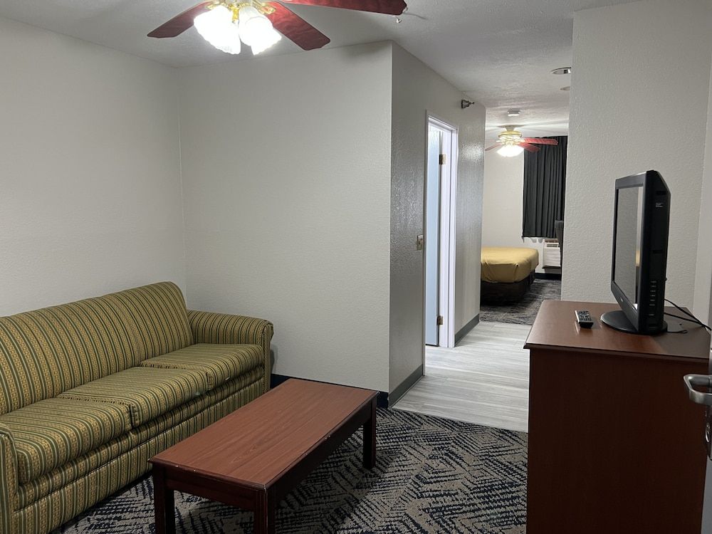 undefined Baymont by Wyndham Omaha SW 3