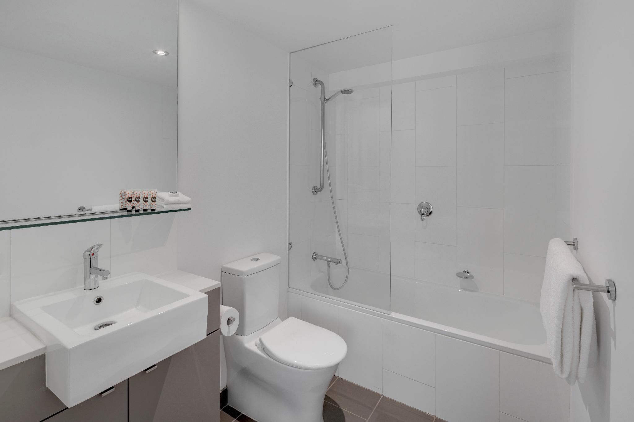 Travelodge Hotel Melbourne Docklands 2-Bedroom Apartment 2