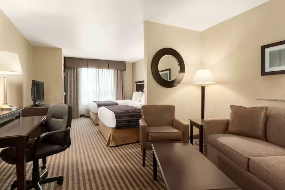 Suite, 2 Double Beds (Walk-In Shower)