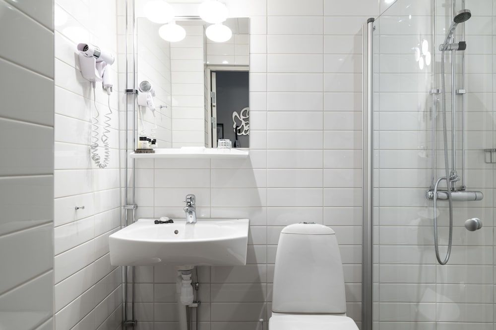 Hotel Flora XS - When you are travelling light, alone or as a couple (Bed 140 cm) 4