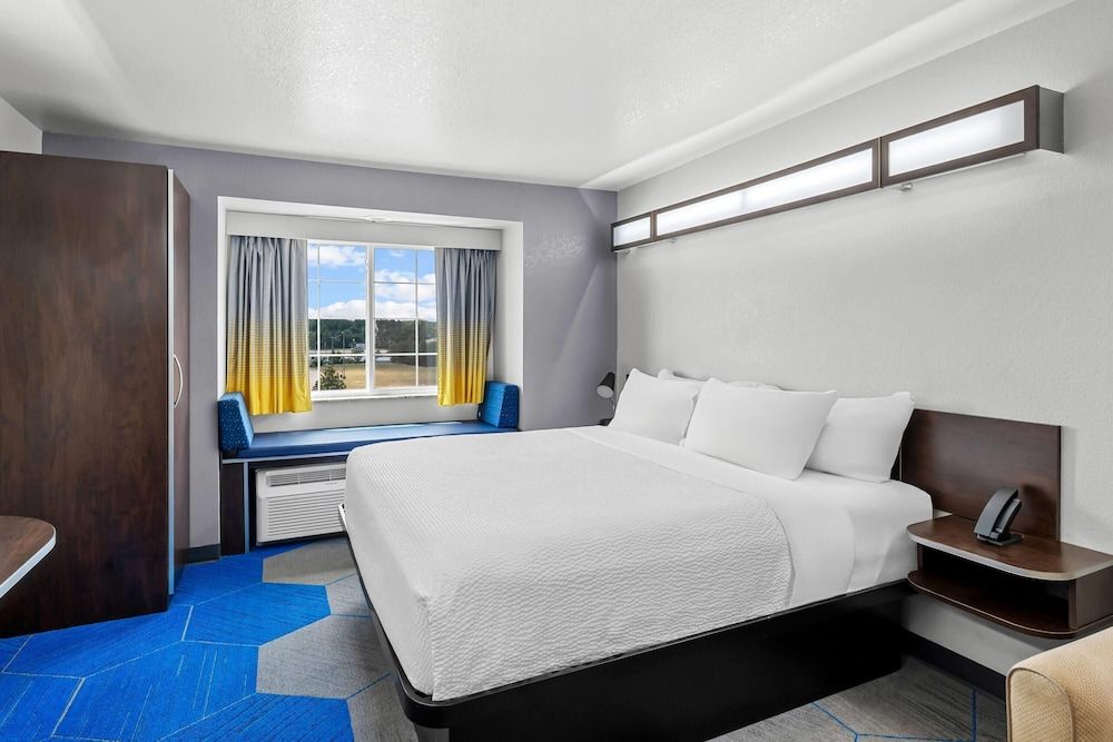 Suite, 1 King Bed with Sofa bed, Non Smoking