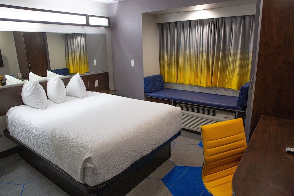 Standard Room, 1 Queen Bed, Accessible