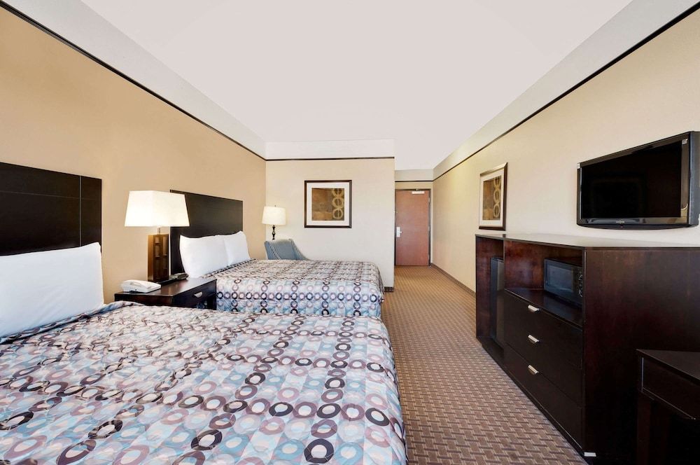 Room, 2 Queen Beds, Accessible, Non Smoking (Mobility,Walk-In Shower)