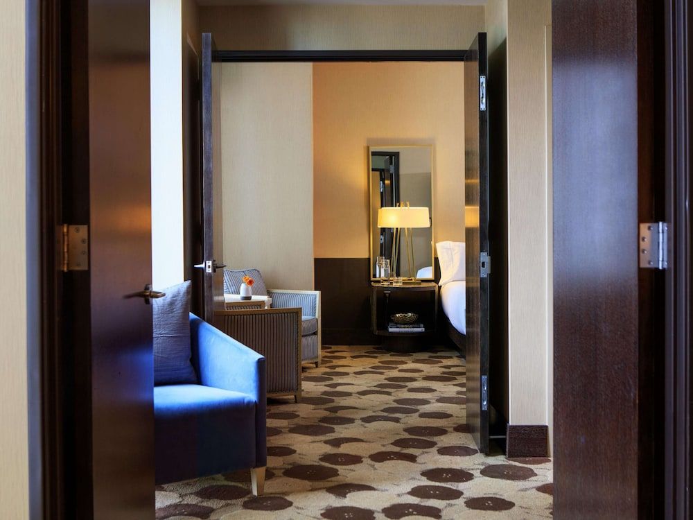 undefined The Royal Sonesta Chicago River North 3