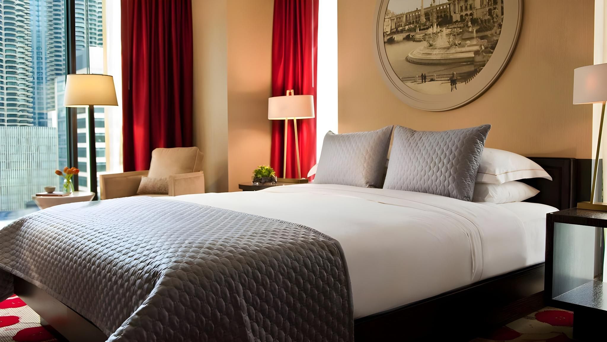 The Royal Sonesta Chicago River North Deluxe - King 2