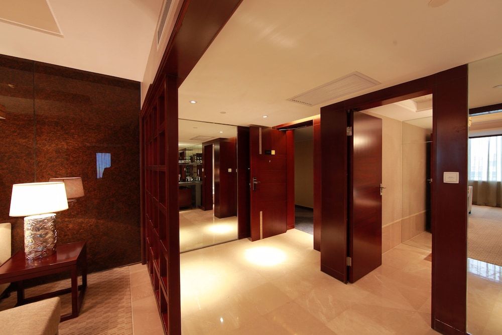 undefined Vision Hotel 8