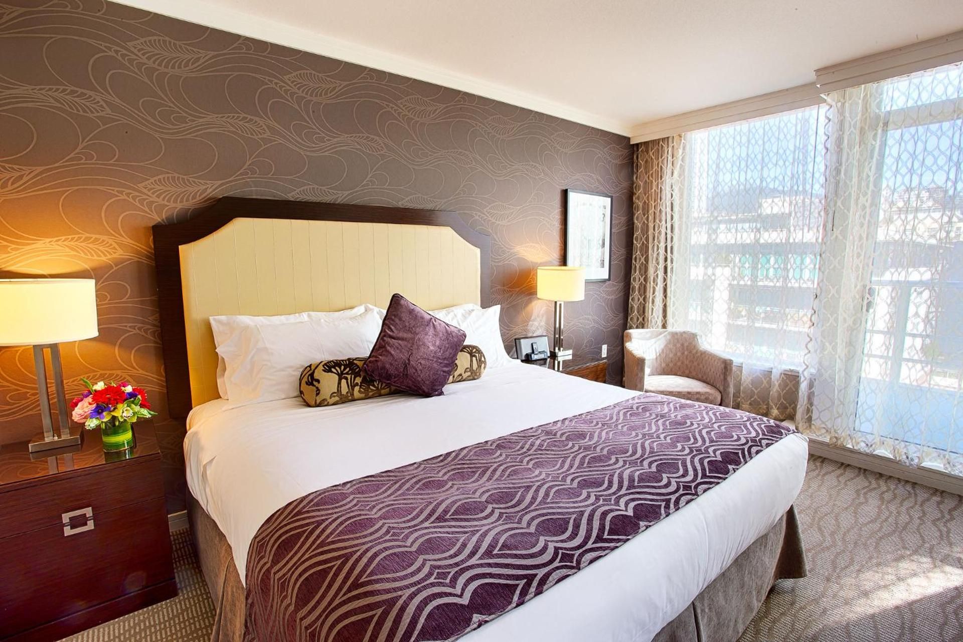 Superior King Room with Partial Harbor View
