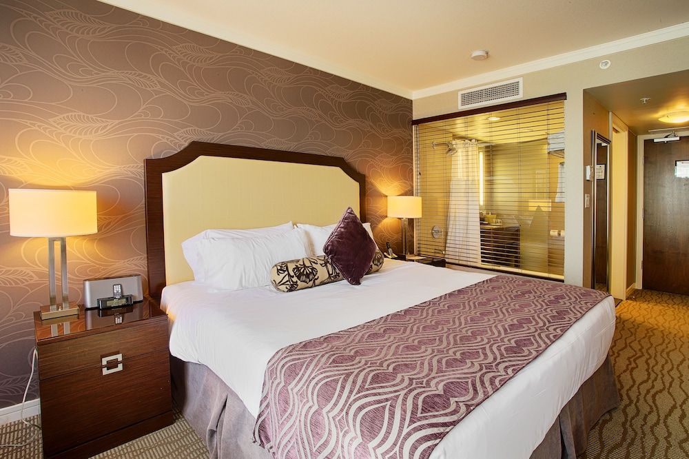 Superior Room, 1 King Bed, Harbor View