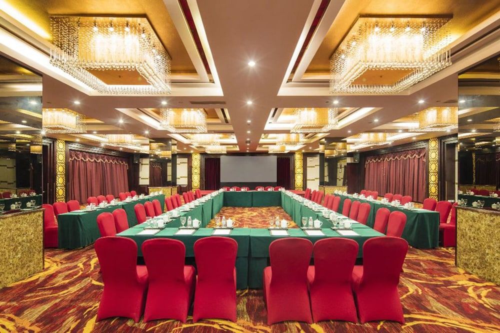 undefined Shanghai Paradise Hotel 6