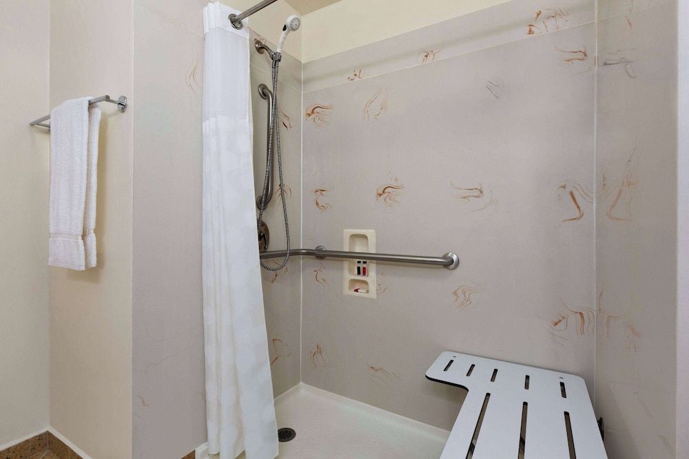 Room, 1 King Bed, Accessible, Non Smoking (Mobility)