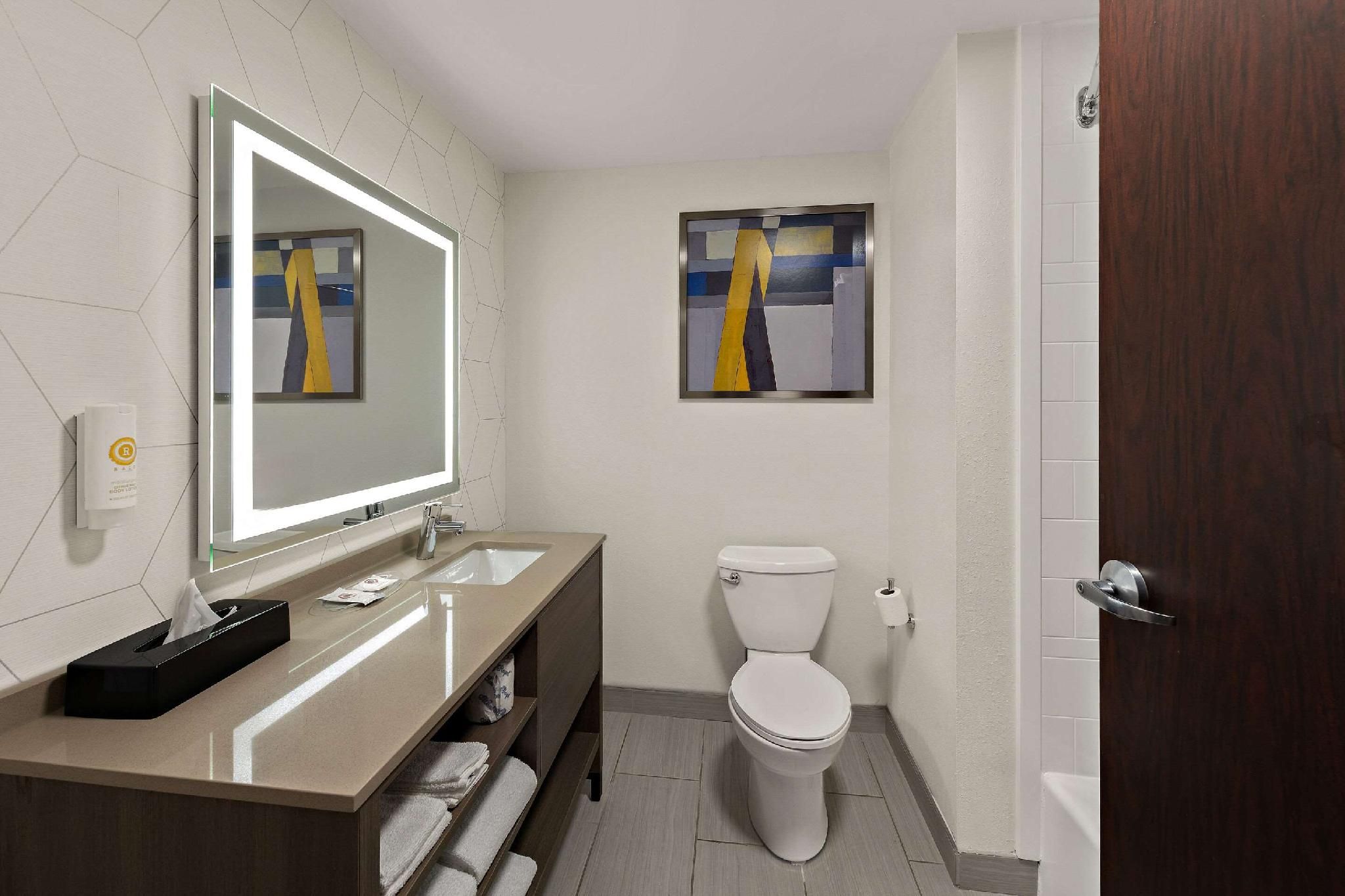 2 Queen Beds, Suite, Nonsmoking