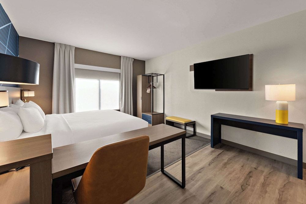 Suite, 1 King Bed, Non Smoking