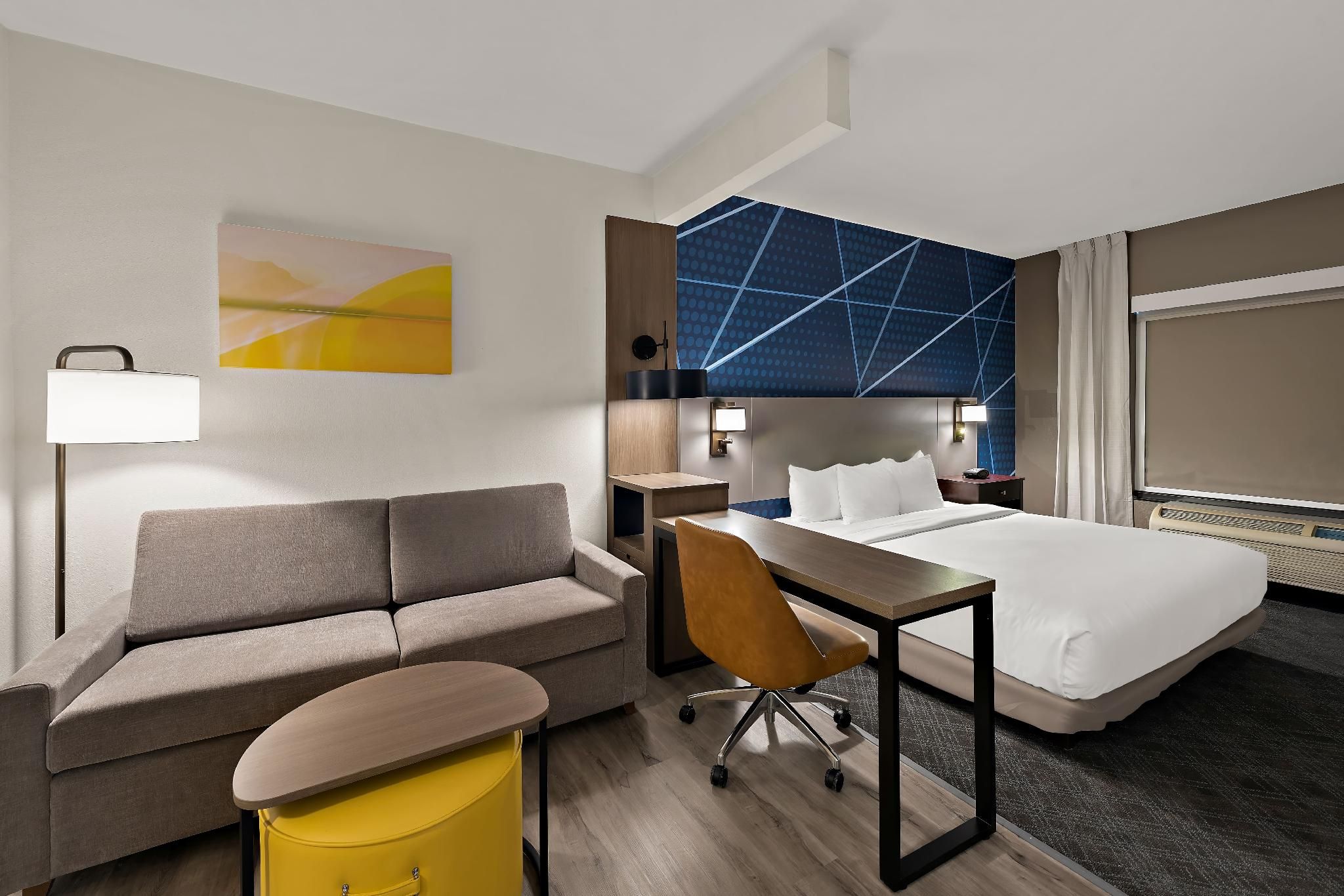 1 King Bed, Suite, Nonsmoking, Upgrade