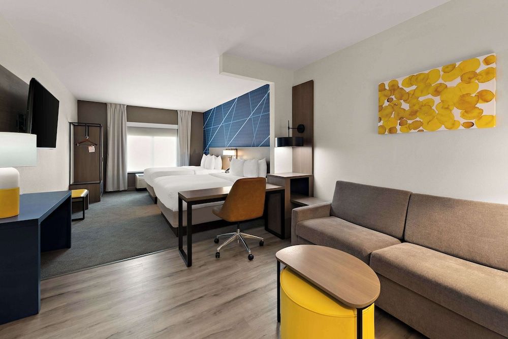Suite, 2 Queen Beds, Non Smoking