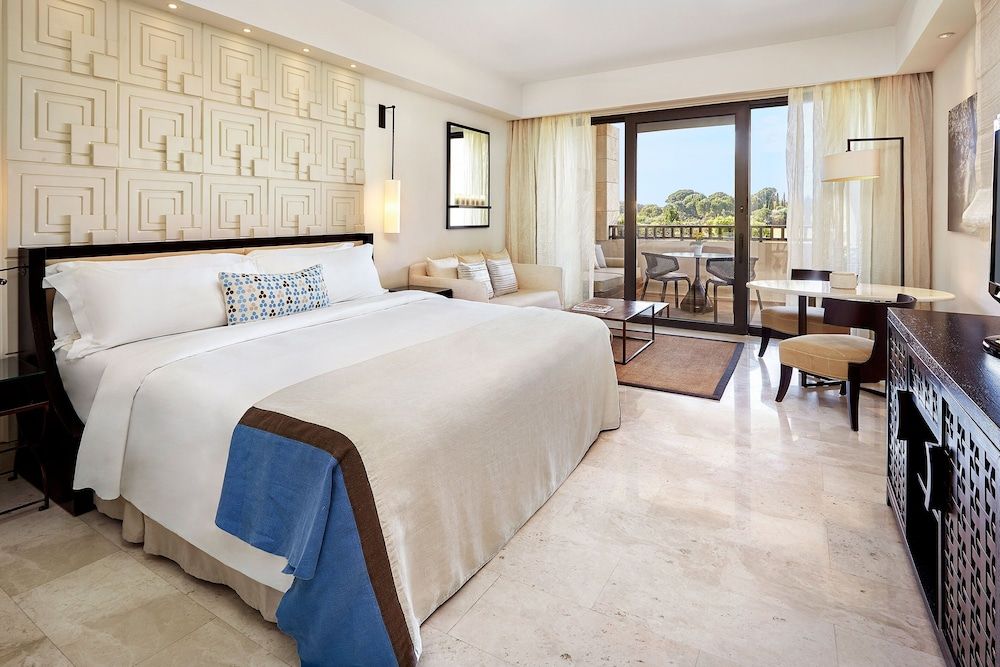Deluxe Room, 1 King Bed, Balcony, Partial Sea View