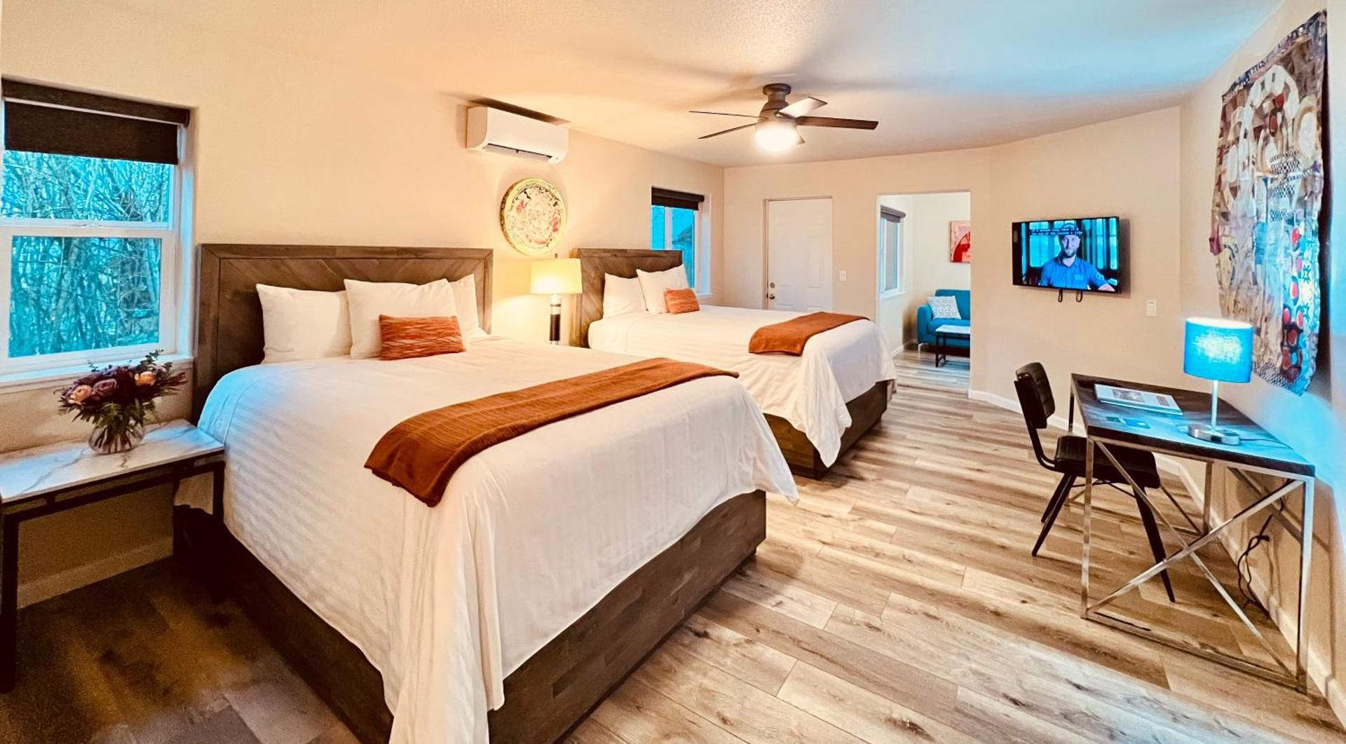 Deluxe Queen Suite