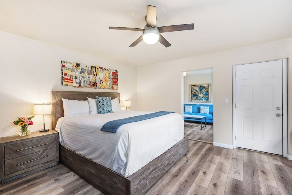 Standard Suite, 1 King Bed