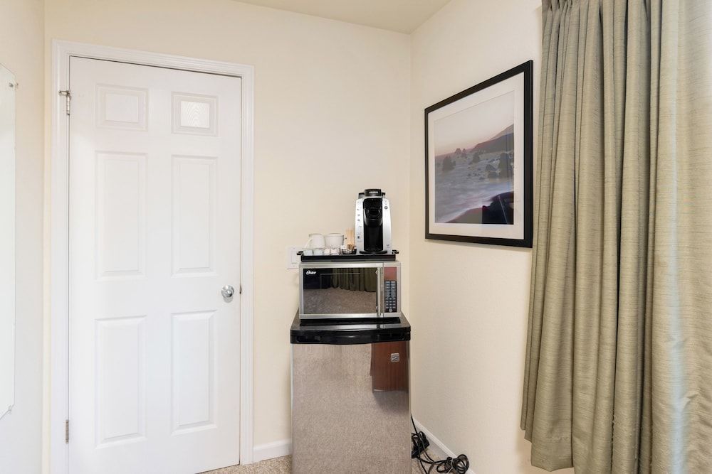 West Sonoma Inn & Spa Standard Room, 1 Queen Bed (Vineyard) 5