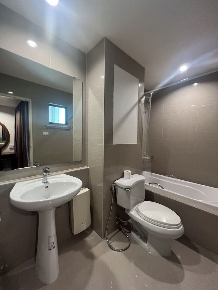 The Victory Executive Residences Basic Double Room 5