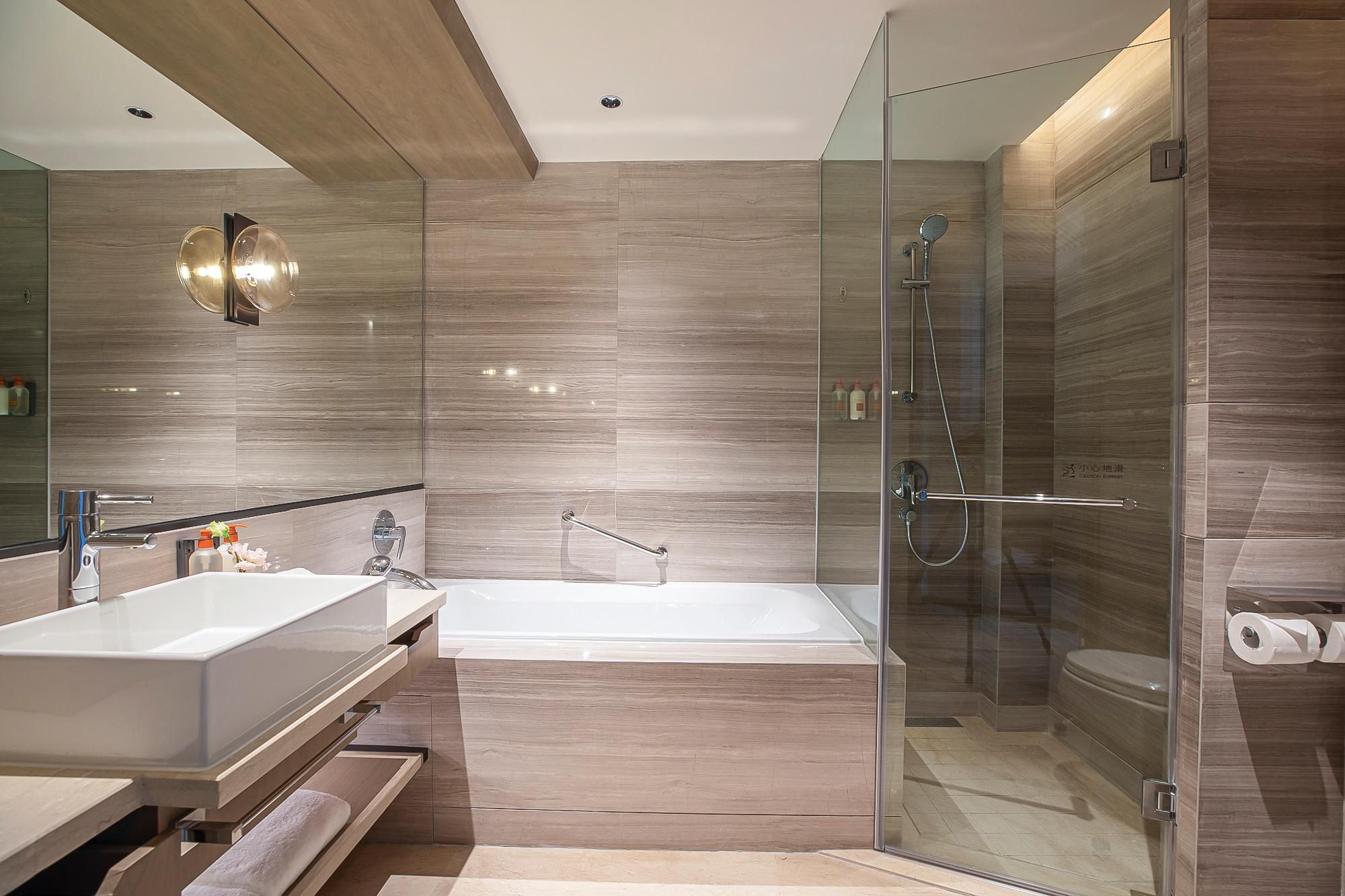 Business Suite Room