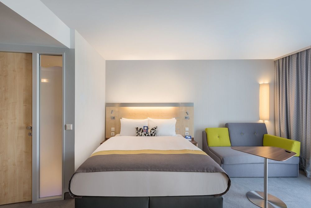 Standard Room, 1 Queen Bed with Sofa bed