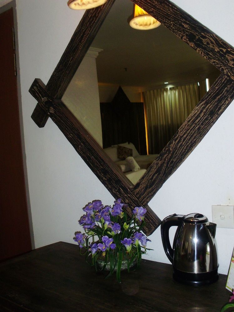 Eagle Bay Hotel Suite, 1 King Bed 12