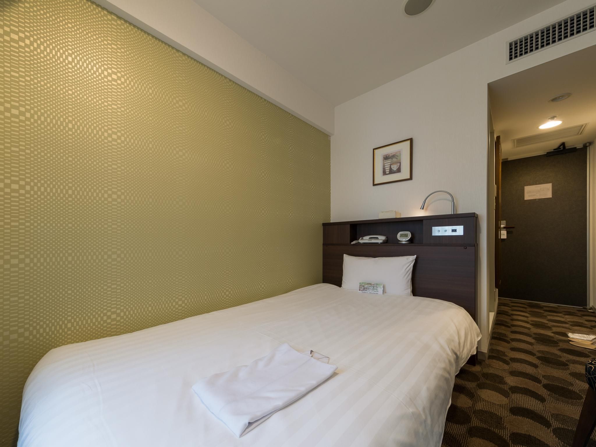 Single - Non-Smoking