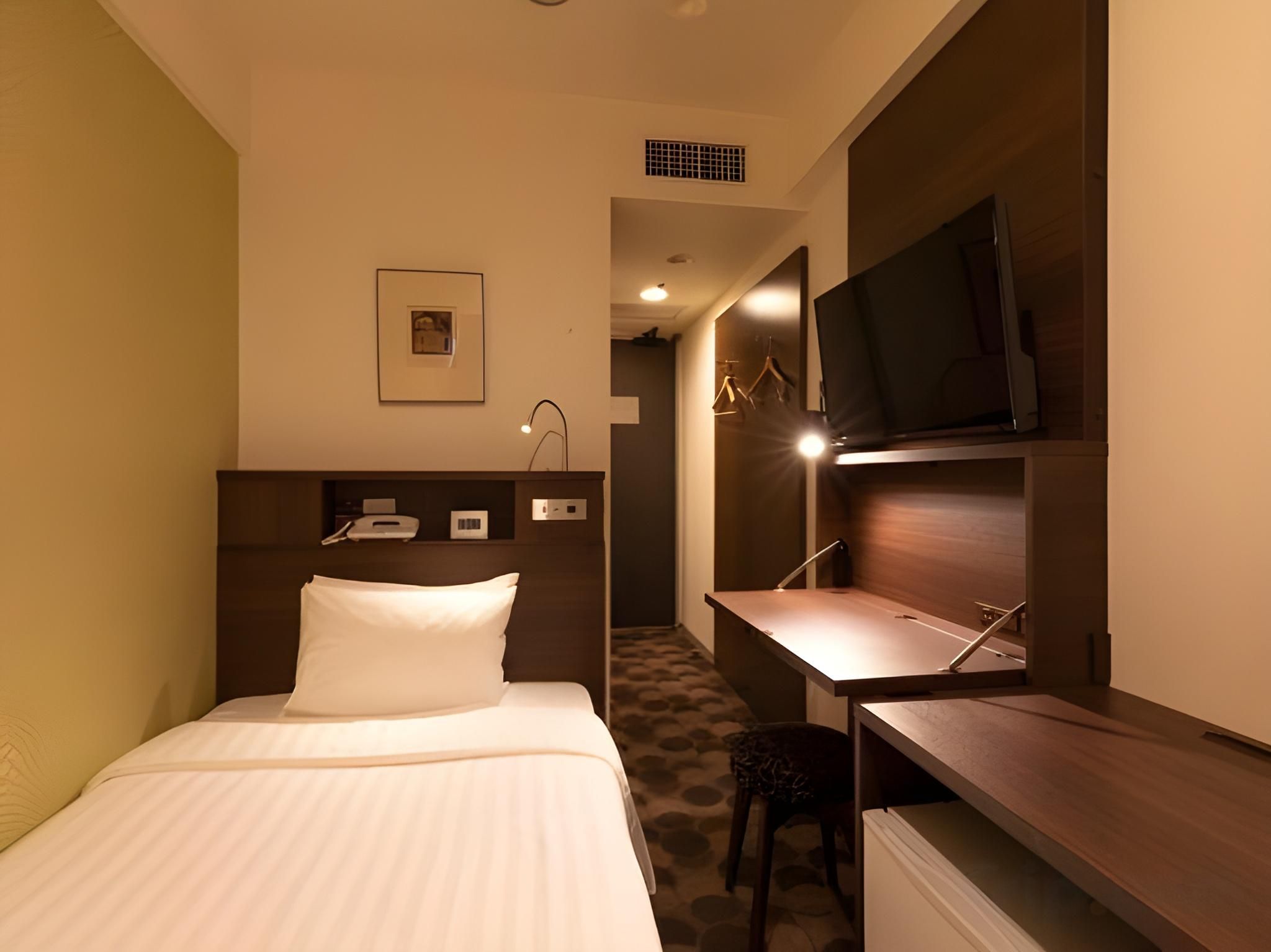 Single - Non-Smoking