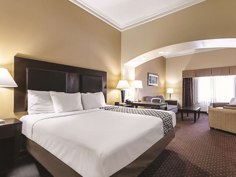 Deluxe Suite, 1 King Bed, Non Smoking