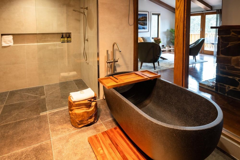 Peppers Cradle Mountain Lodge Suite, 1 King Bed 8