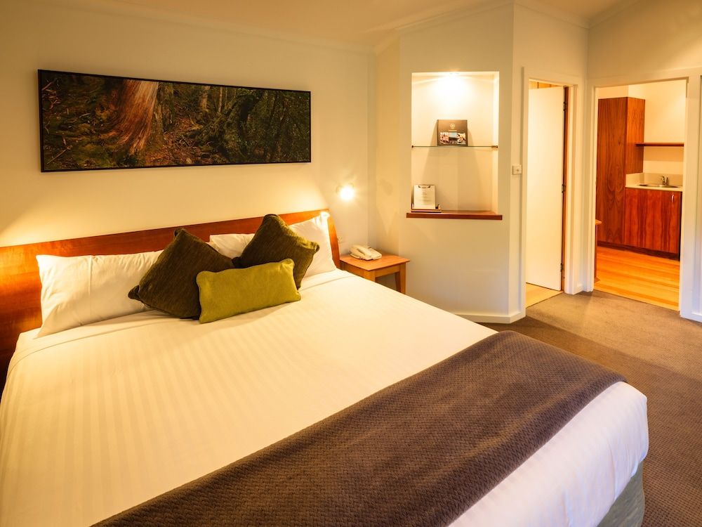 Peppers Cradle Mountain Lodge Suite, 1 King Bed with Sofa bed 2