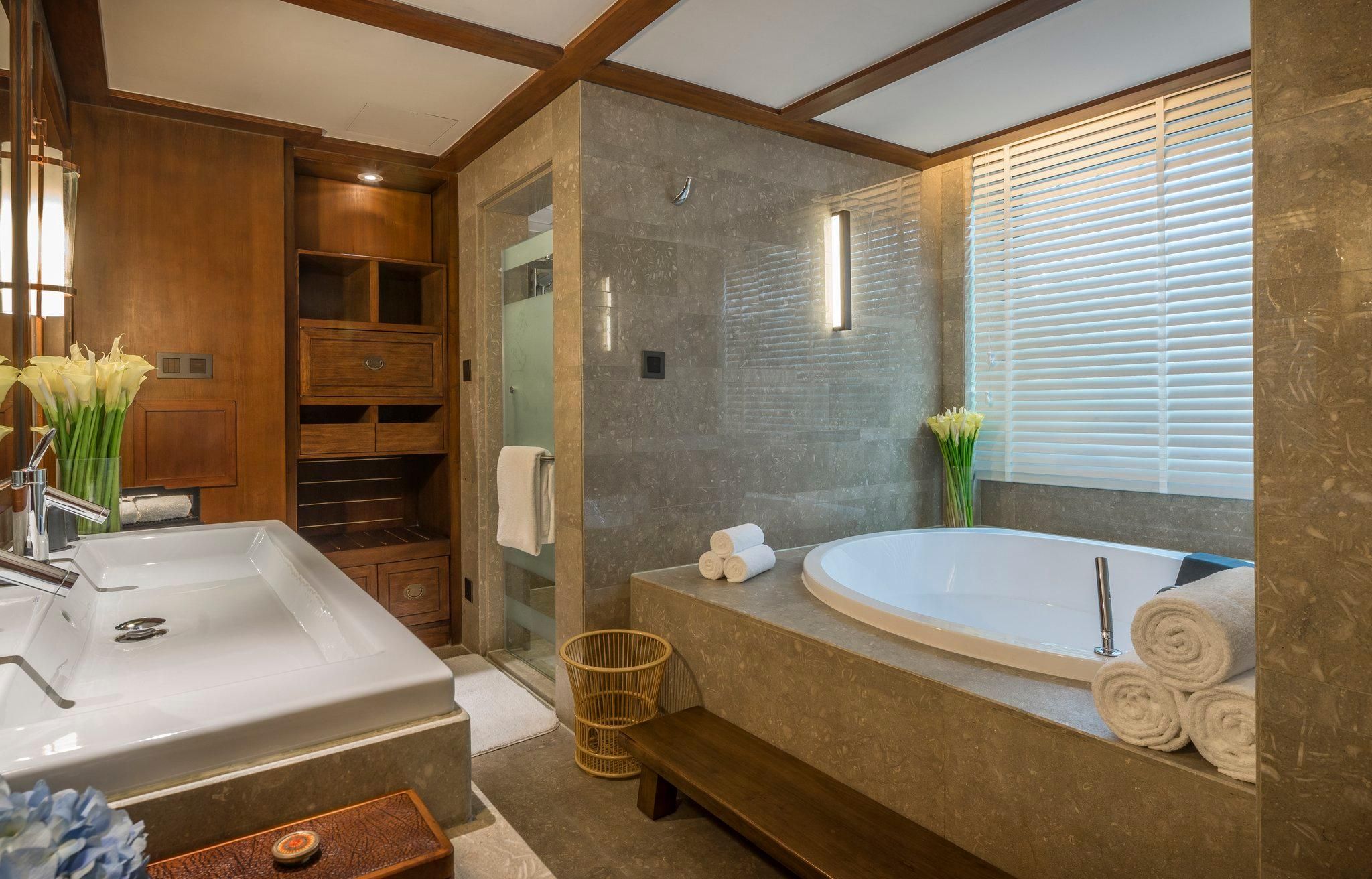 1 King 1 Bedroom Suite With Living Area