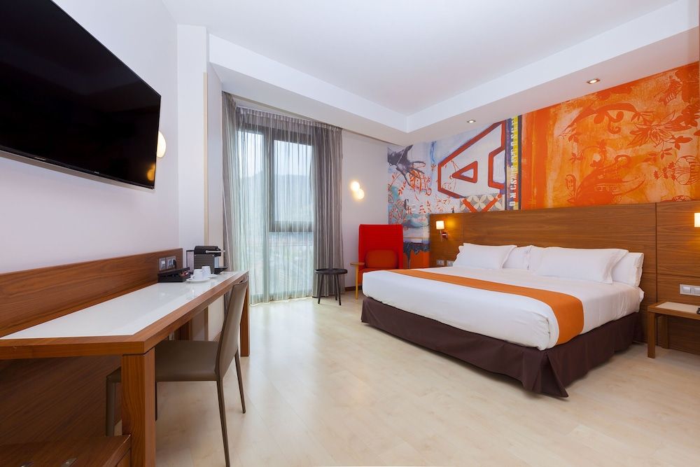 Junior Room, 1 King Bed, City View