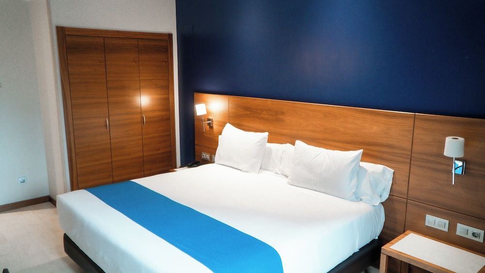 Premium Room, 1 King Bed, City View